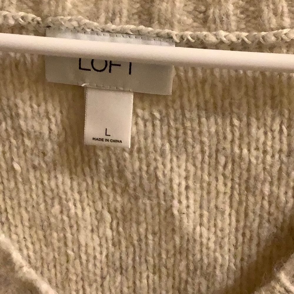 LOFT v-neck sweater - Picture 3 of 9